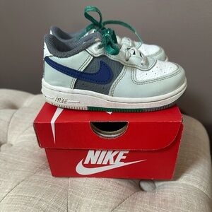 Toddler Nike sneakers